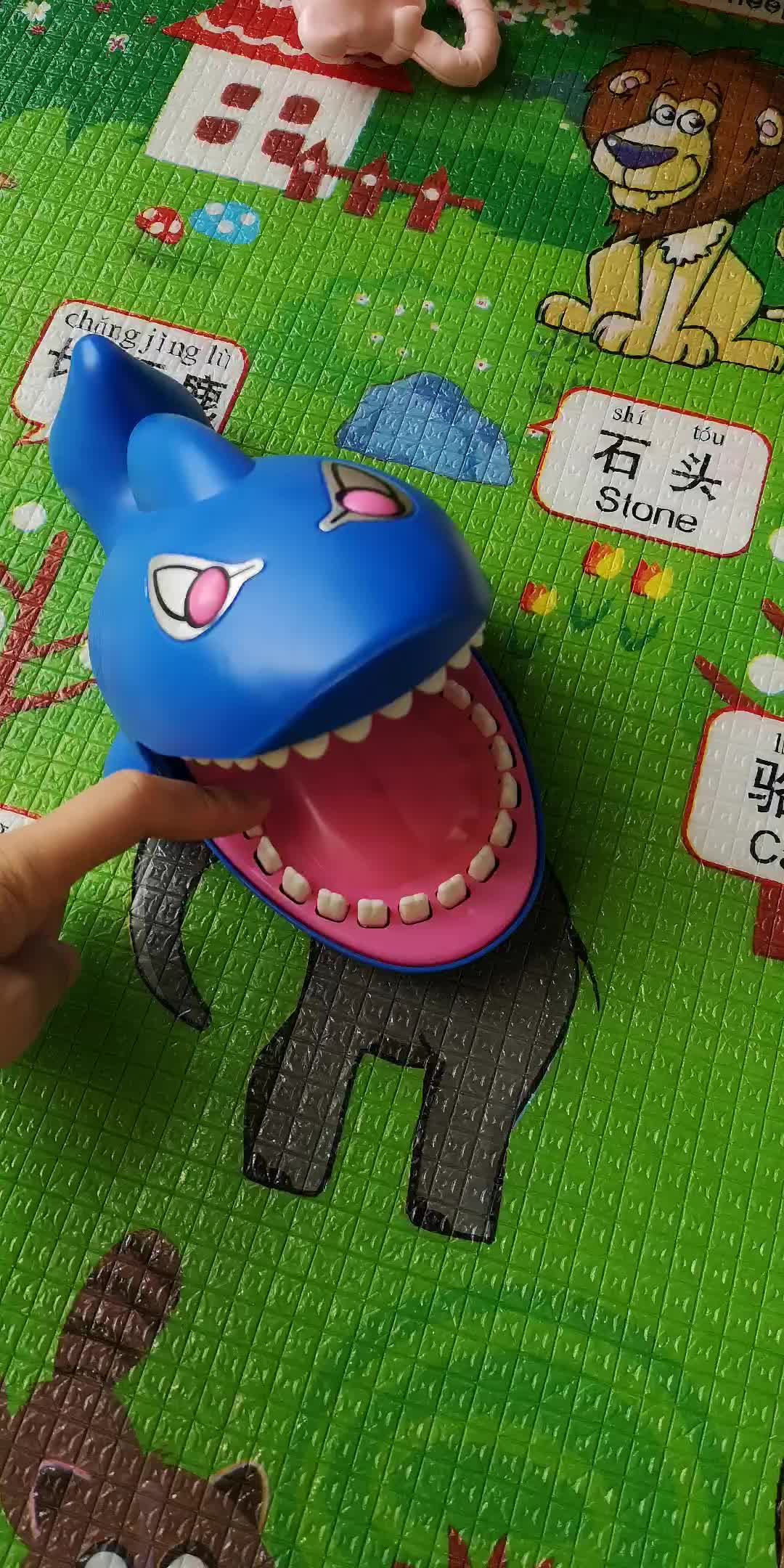 鲨鱼咬手指玩具内部图图片