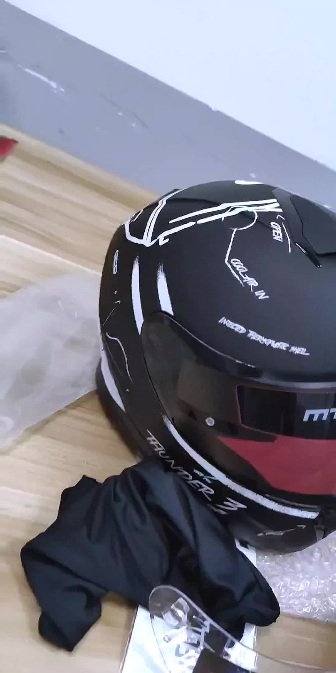 mthelmets摩托车头盔男女夏天西班牙赛车骑行头盔透气舒适机车全盔跑