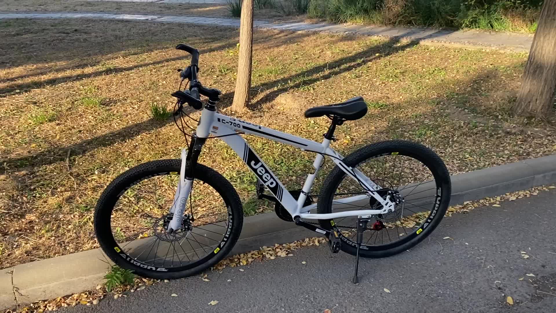 吉普jeep山地自行车男女减震变速单车碟刹公路车中小学生少年成人代步