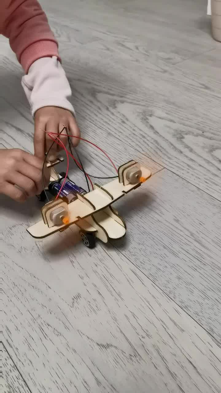 飞机固定翼儿童自制手工发明diy拼装材料双桨飞机材料包电池涂色颜料