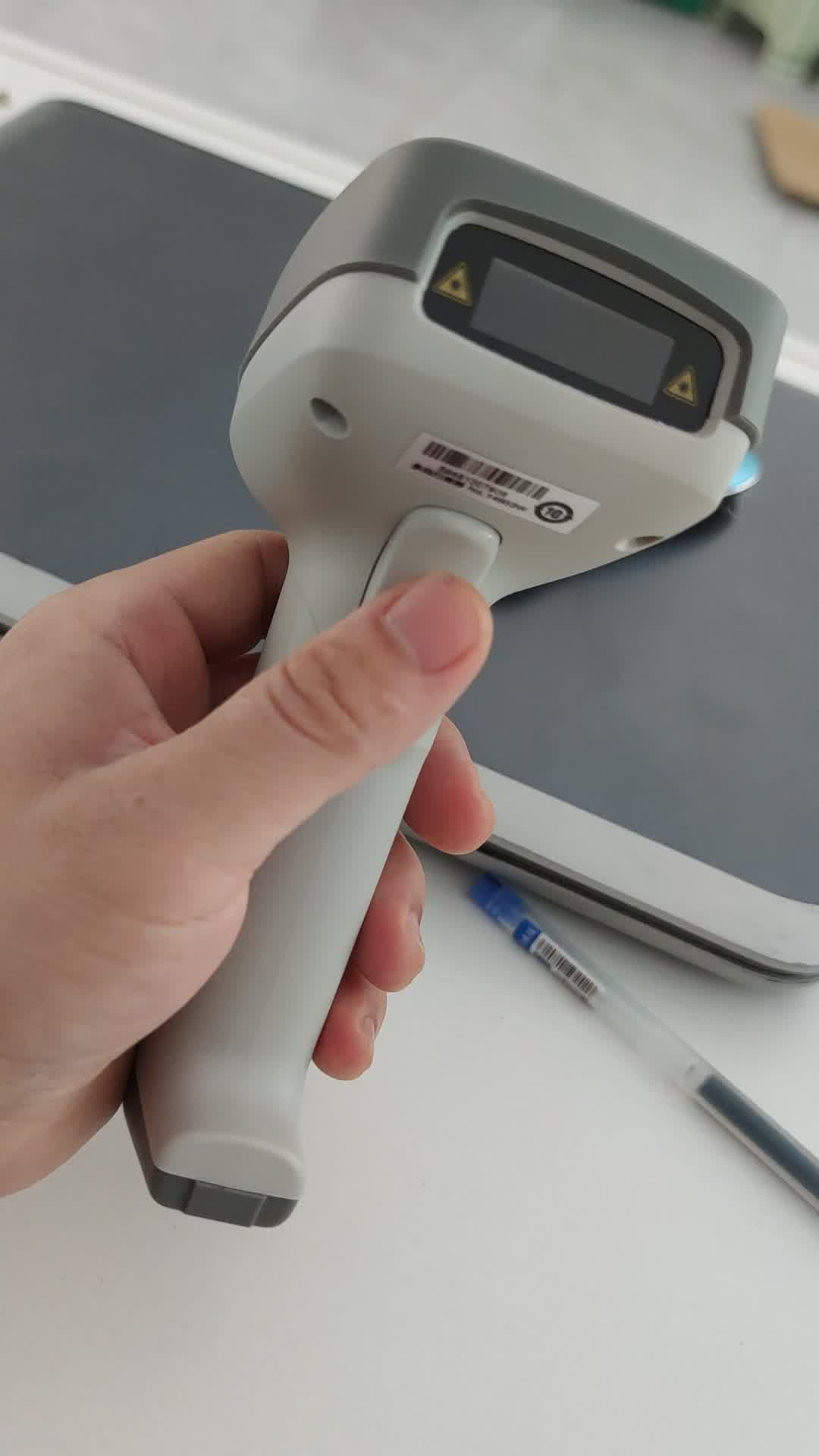 得力deli14952w无线一二维扫描枪影像式餐饮零售商超仓储物流商品条码