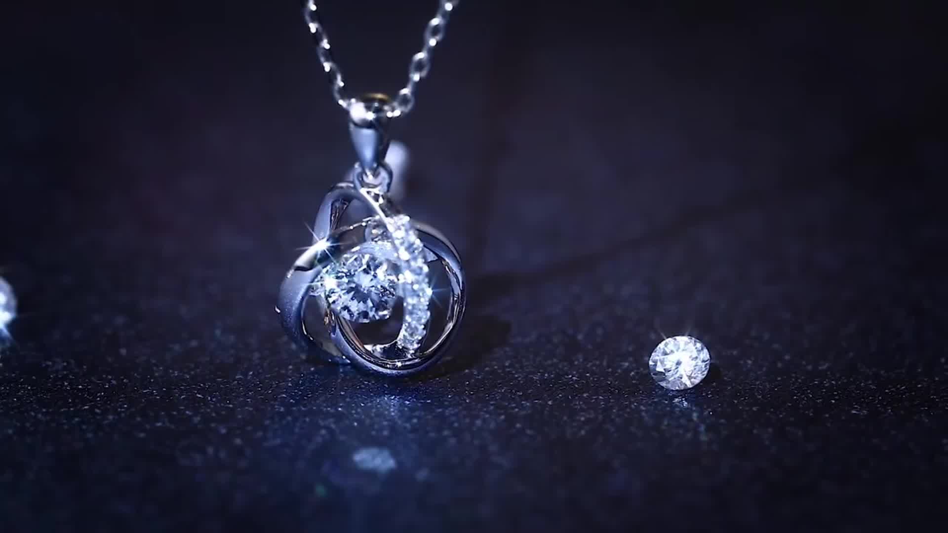 镶施华洛世奇锆rere银项链女跳动的心时尚颈饰品纪念