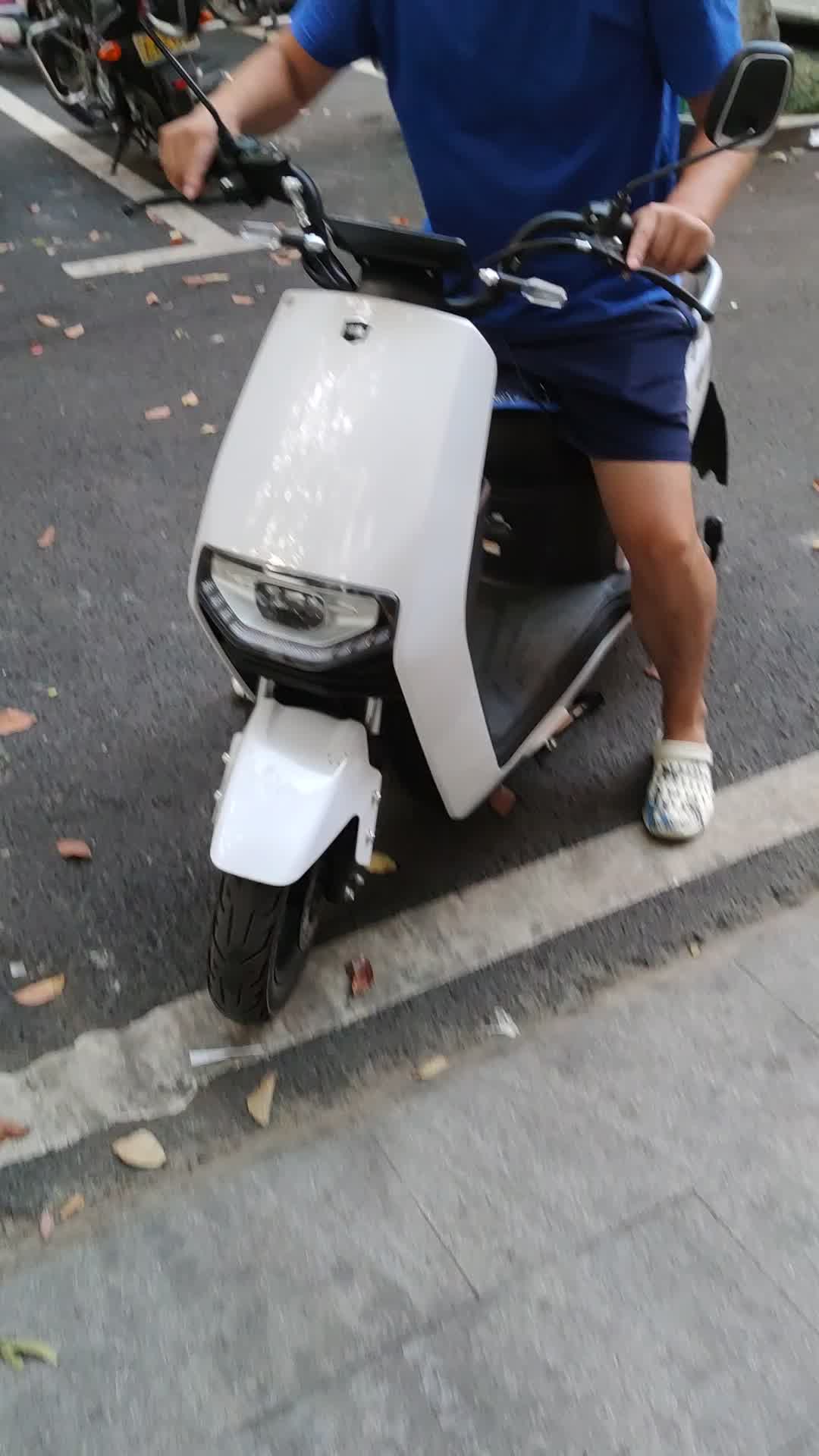 绿源电动车新款60v电动电瓶车mec成人运动踏板高速代步电动摩托车